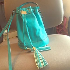 Kate Landry Crossbody bucket bag 💼❤️